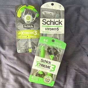 Lot of Men's Disposable Razors - Total of 10 Razors